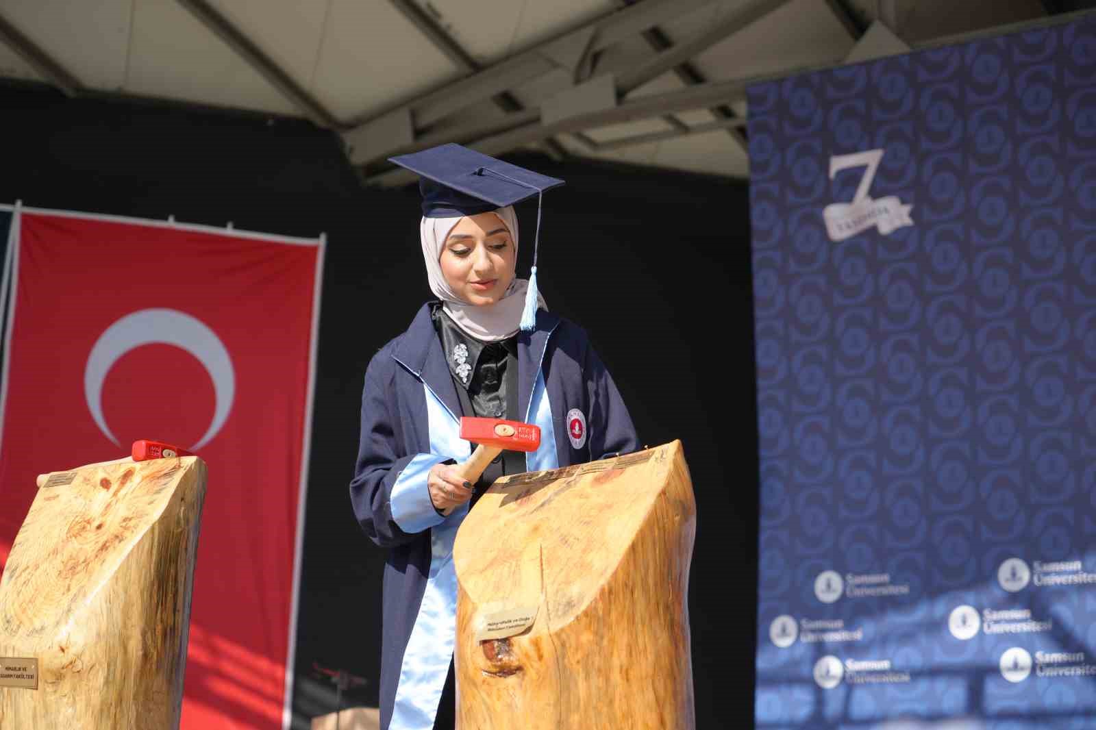 Yemenli &ouml;ğrenci Samsun&rsquo;da &uuml;niversite birincisi oldu
