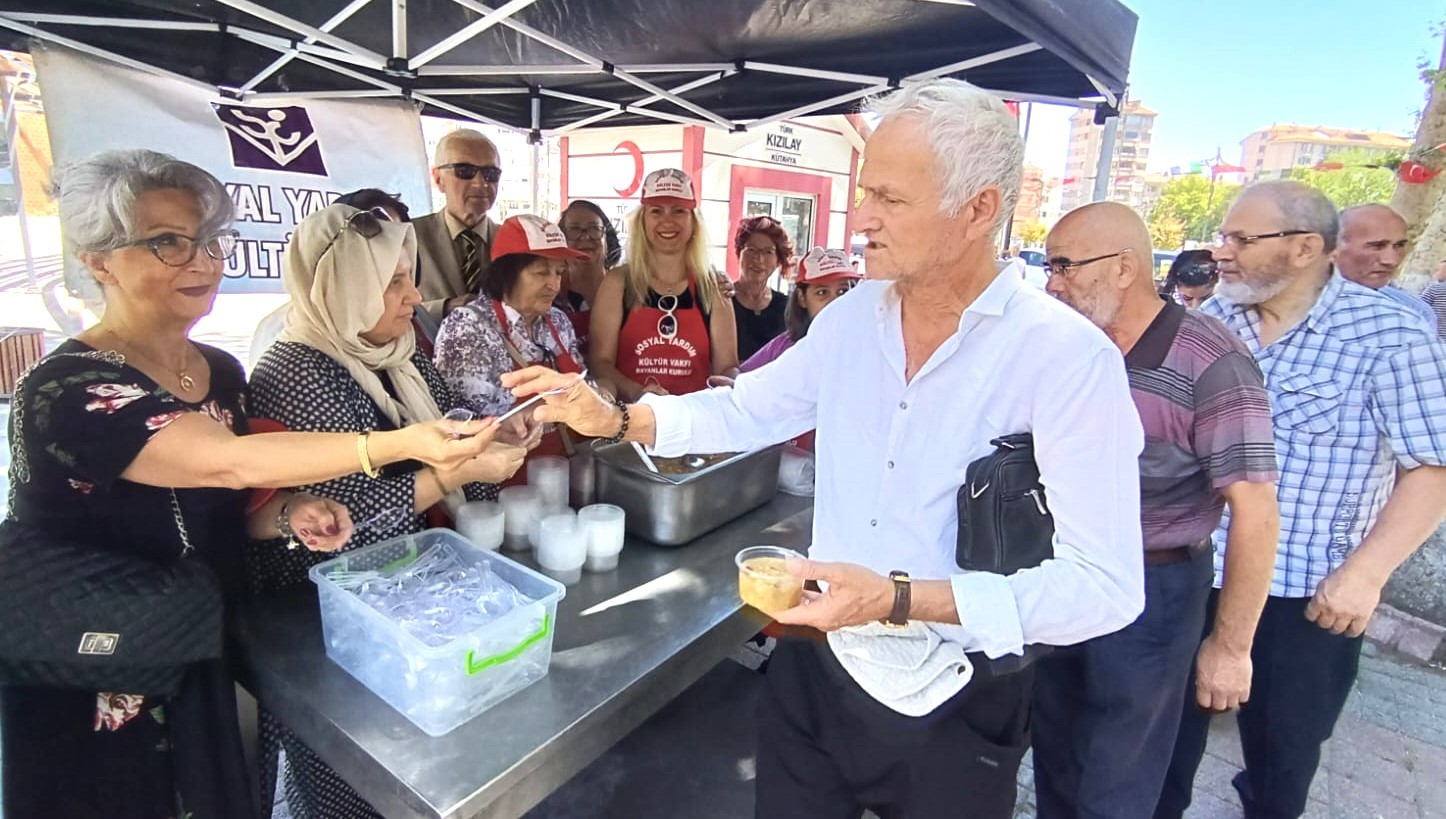 Kütahya Sosyal Yardım ve Kültür Vakfı’ndan aşure ikramı