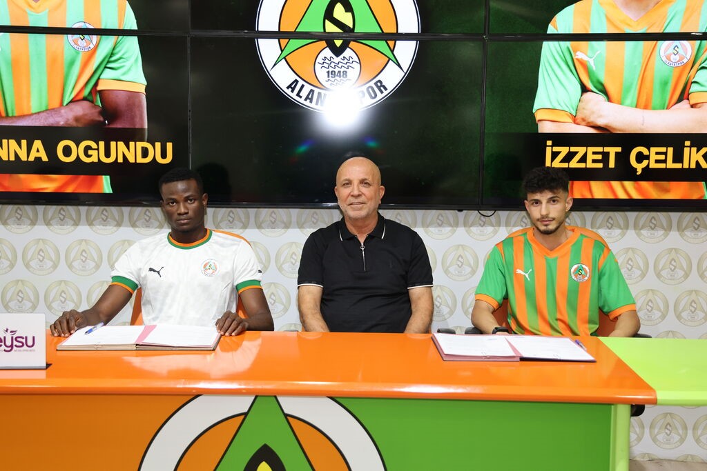 Alanyaspor’da çift imza