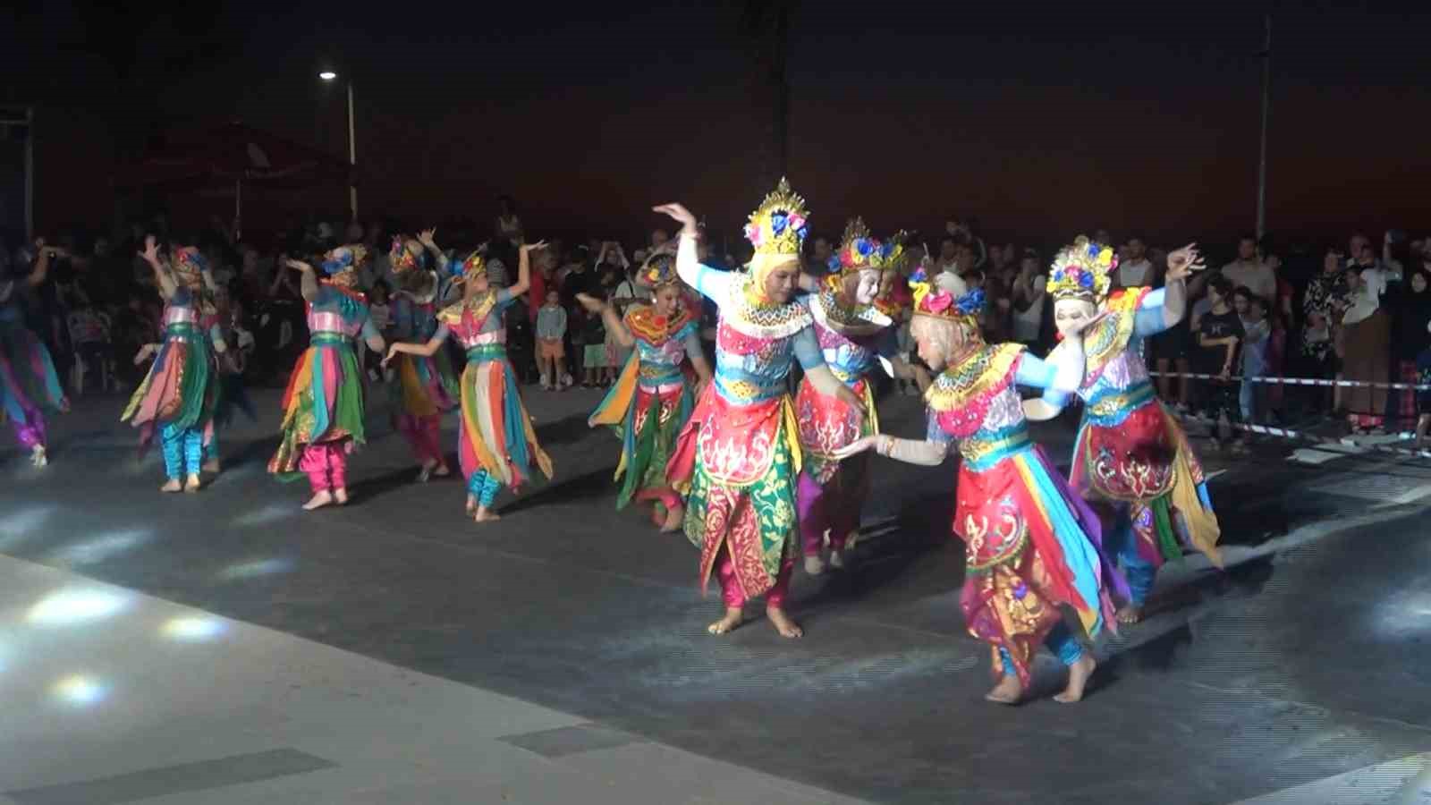 38. TUFAG Uluslararası Halk Dansları Festivali renkli g&ouml;r&uuml;nt&uuml;lerle başladı
