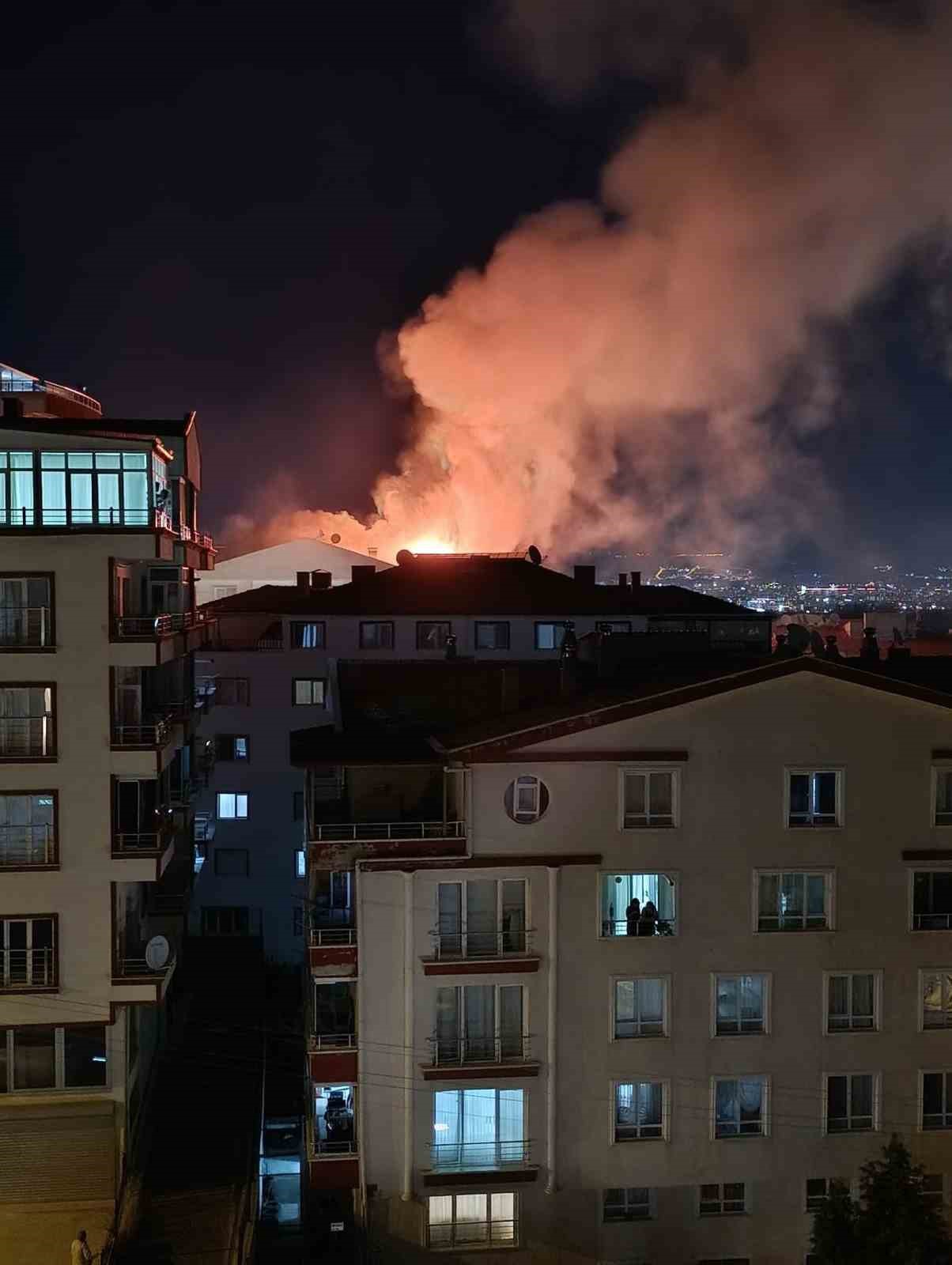 Ankara’da çatı katı yangını