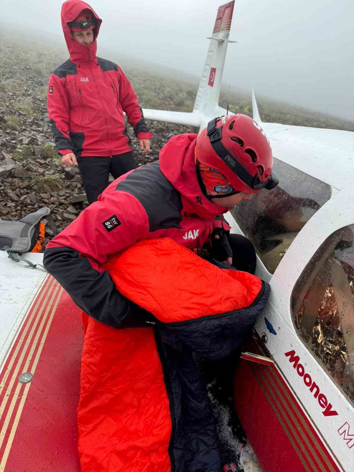 Sivrihisar&rsquo;dan havalanıp Rize&rsquo;ye giderken d&uuml;şen jet u&ccedil;ağının enkazı Rize-Bayburt sınırında JAK timi tarafından bulundu
