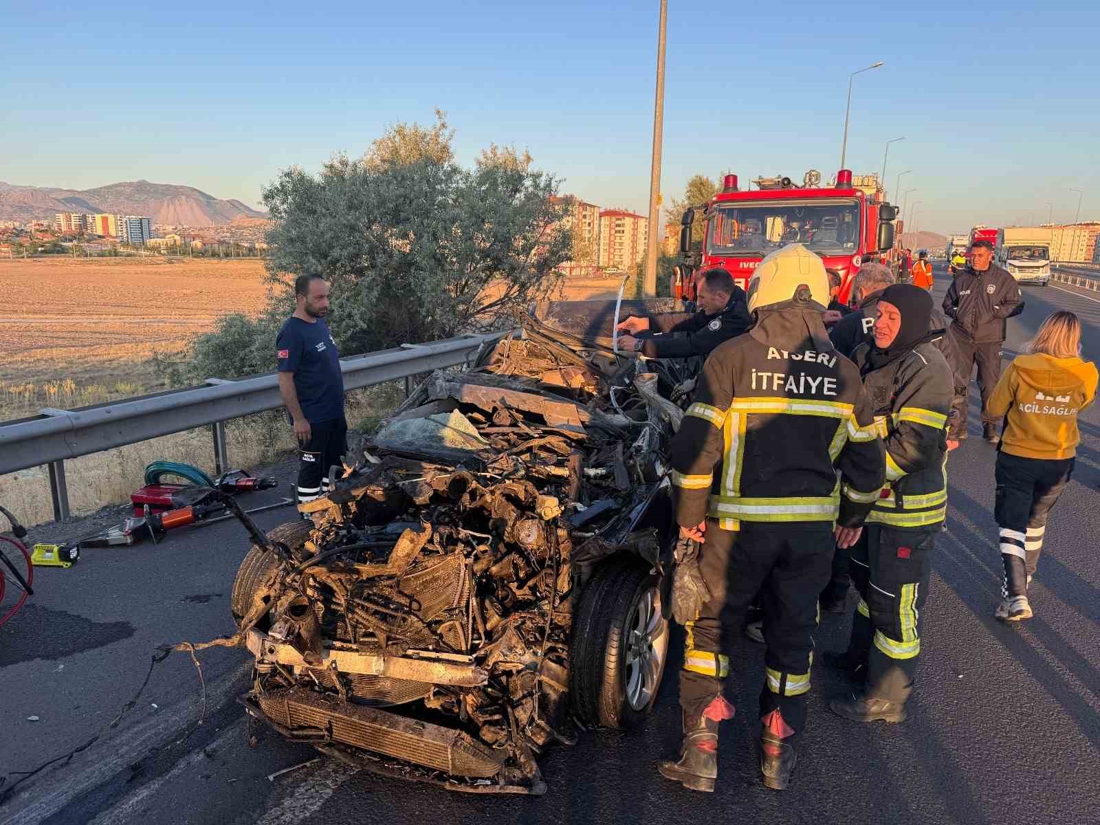Kayseri’de otomobil tıra çarptı: 1 ölü