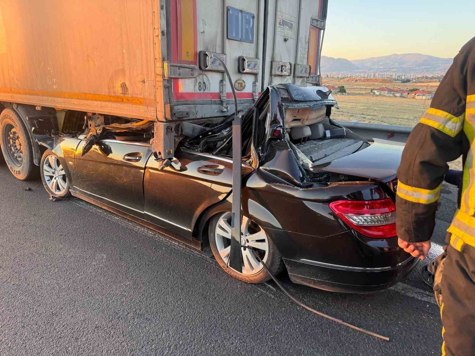 Kayseri’de otomobil tıra çarptı: 1 ölü