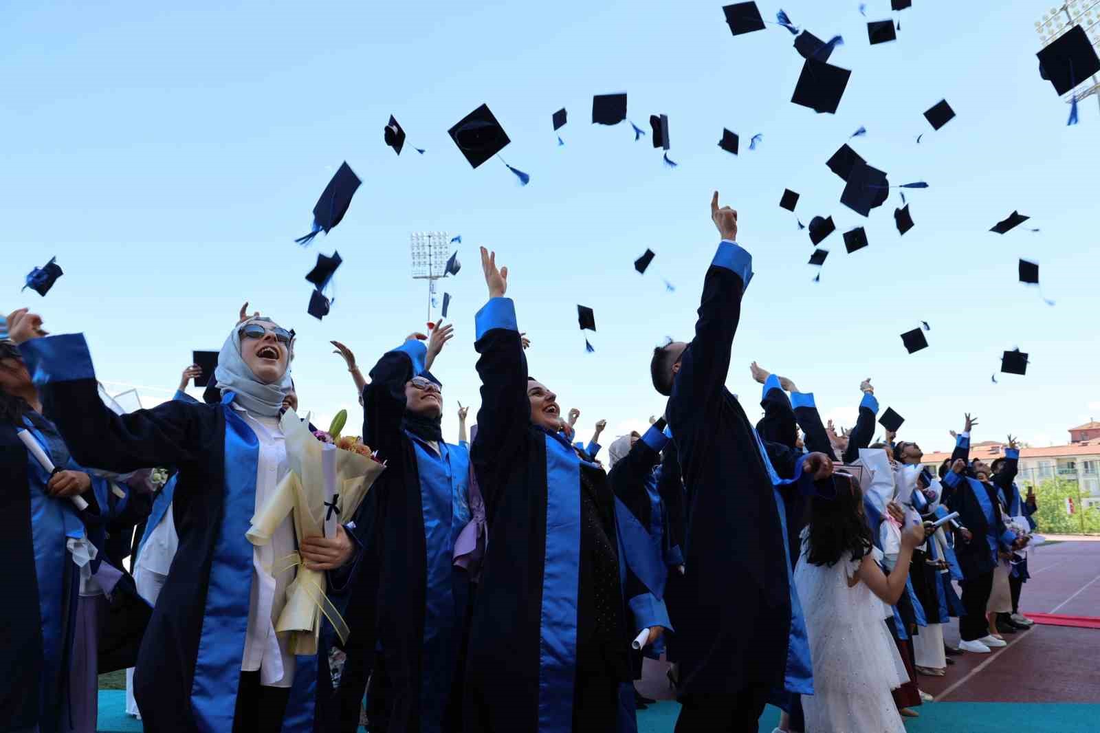 Hayata uğurladılar
