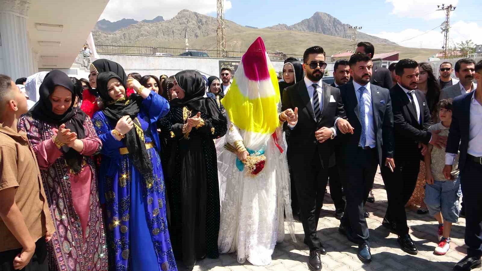 Mahmedpiran Aşireti’nden örnek takı töreni