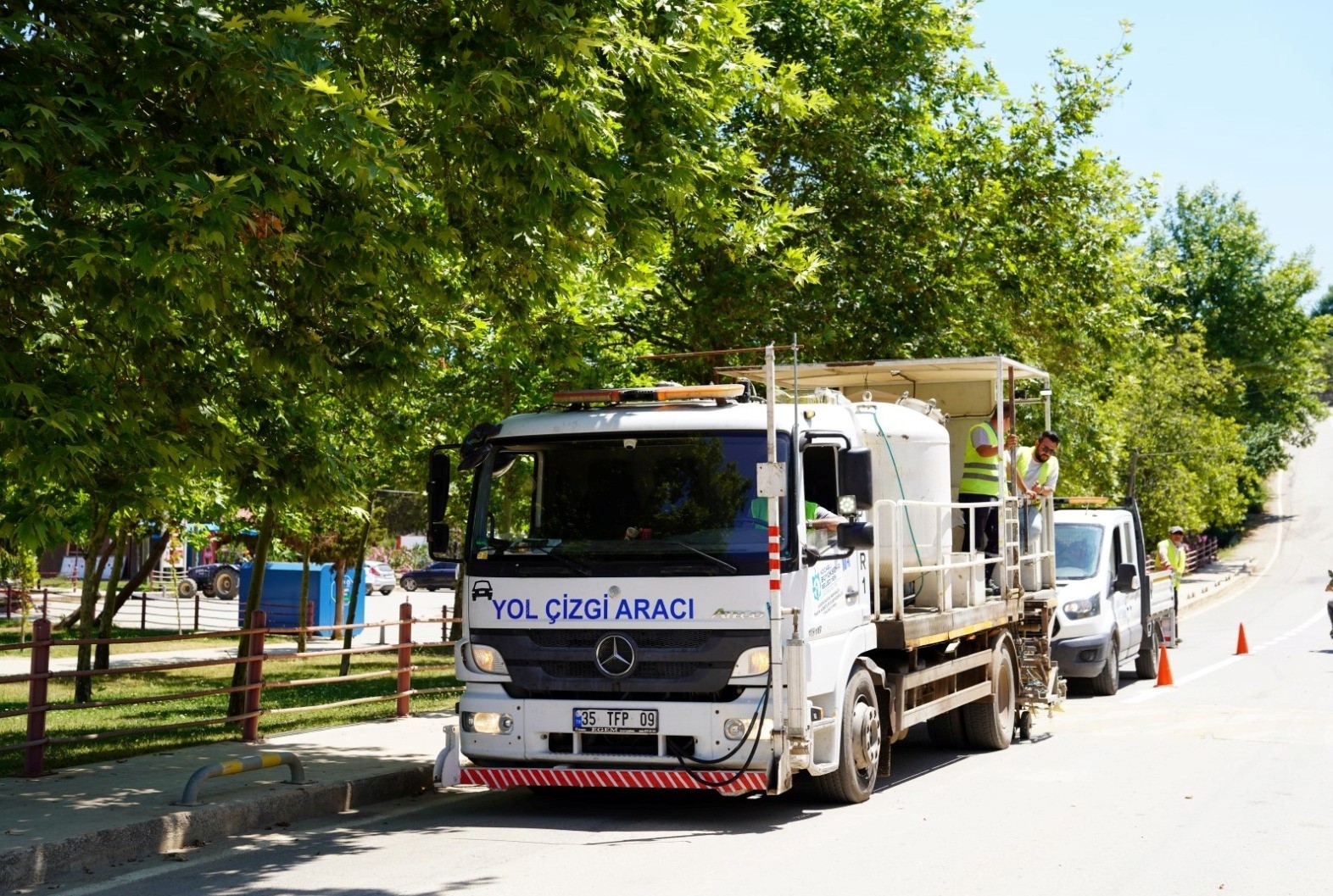 Yol çizgileriyle ulaşım güvenli hale getiriliyor
