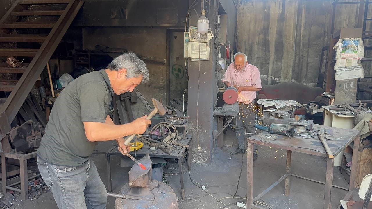 Son kuşak demirciler 50 yıldır demire şekil veriyor
