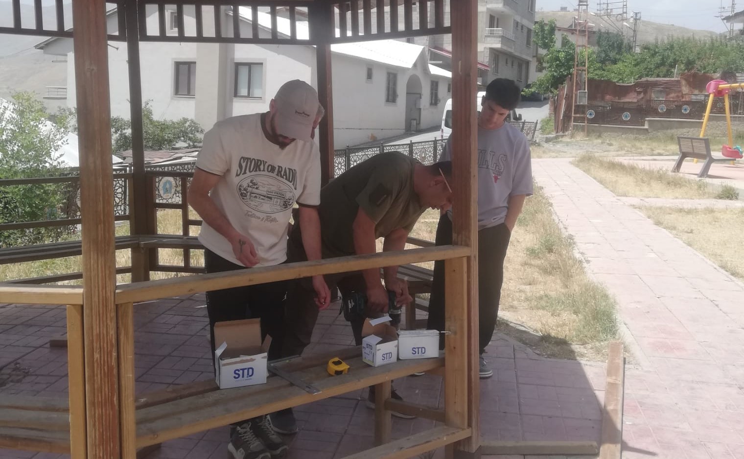 Hakkari’de tahrip edilen ‘Şehit Çetin Deniz Parkı’ onarıldı