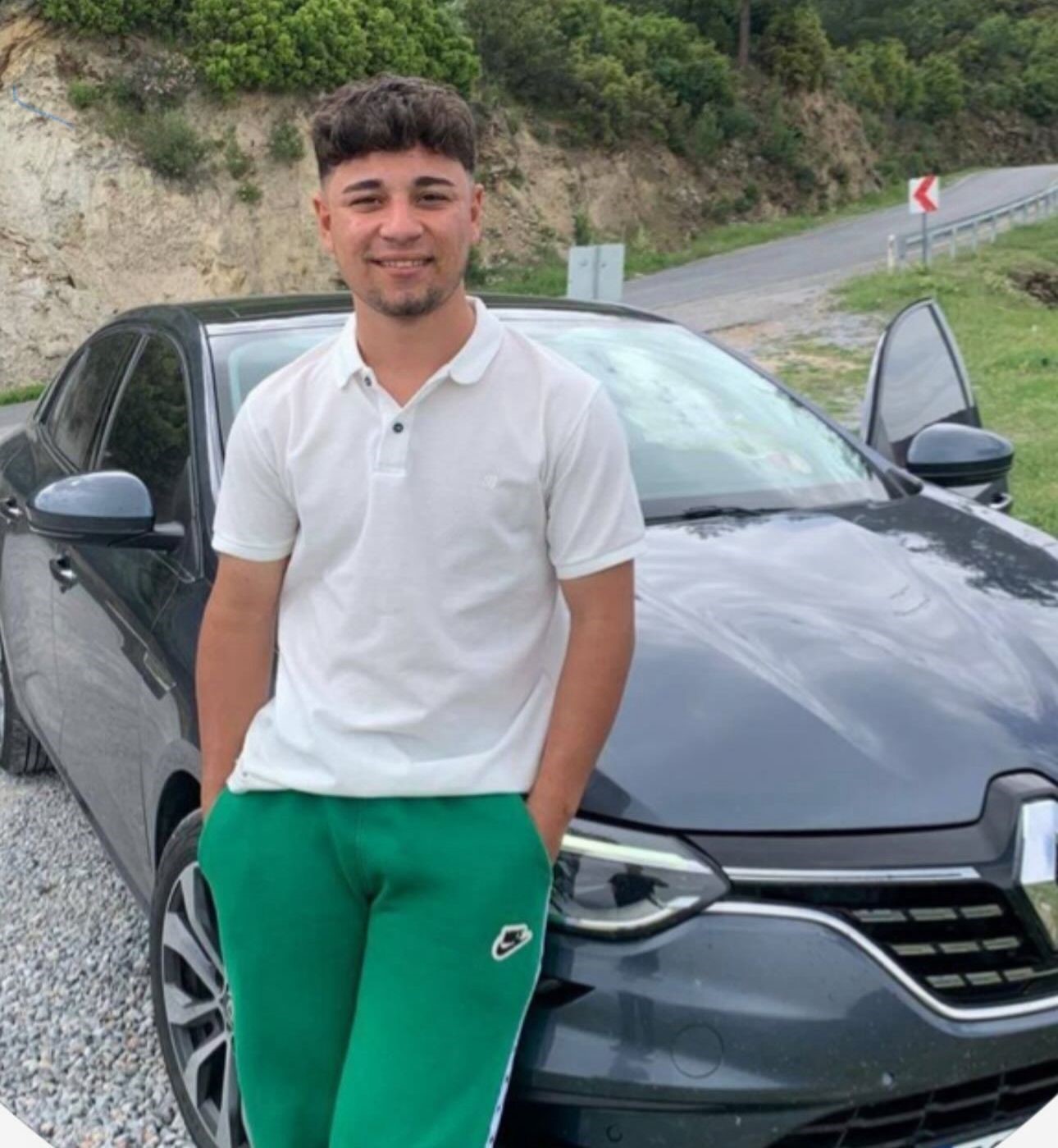 Motosiklet yarışı yapan 18 yaşındaki genç kamyonete çarpıp öldü