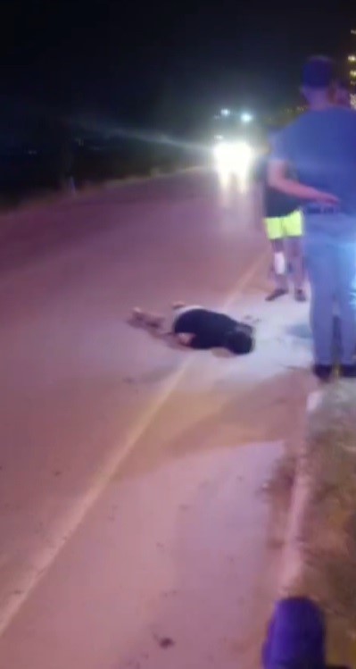 Motosiklet yarışı yapan 18 yaşındaki genç kamyonete çarpıp öldü
