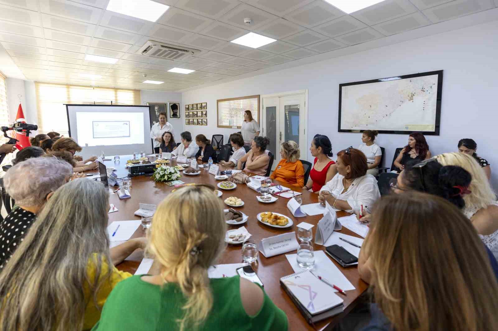 Mersin’de kadınları güçlendiren ’pazartesi buluşmaları’ sürüyor
