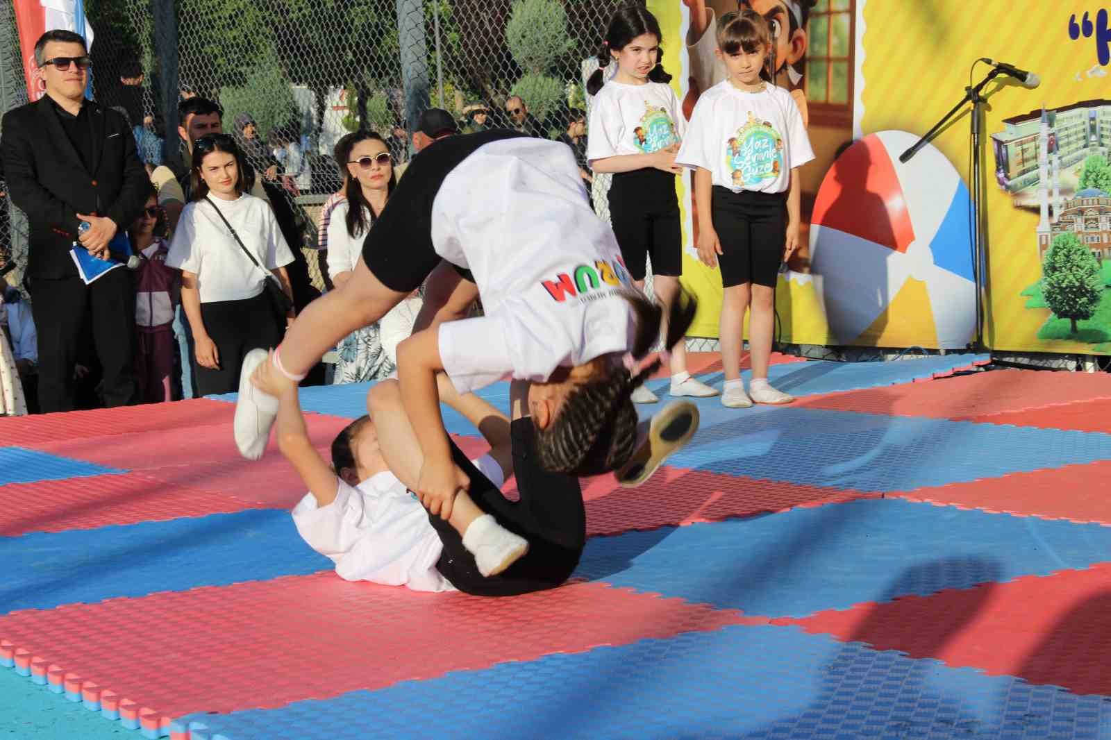 &Ccedil;ocuklar tatil keyfini şenlikte yaşadı
