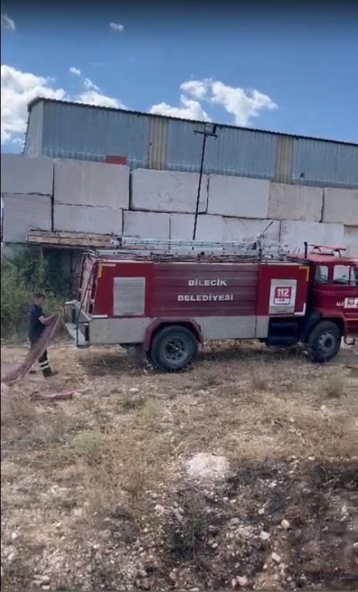Bilecik’te otluk alanda başlayan yangın ormana sıçramadan söndürüldü