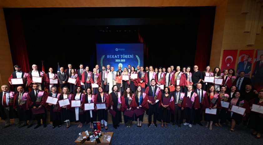 Yeni profesörler ve doçentler beratlarını aldı