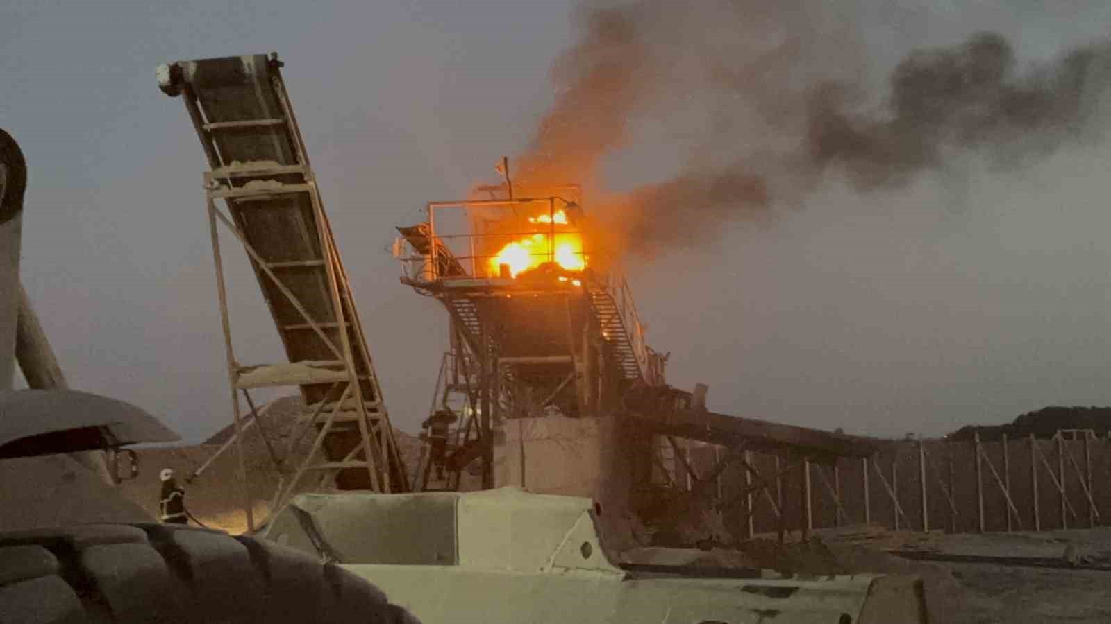 Meriç Nehri’nde helezon alev alev yandı