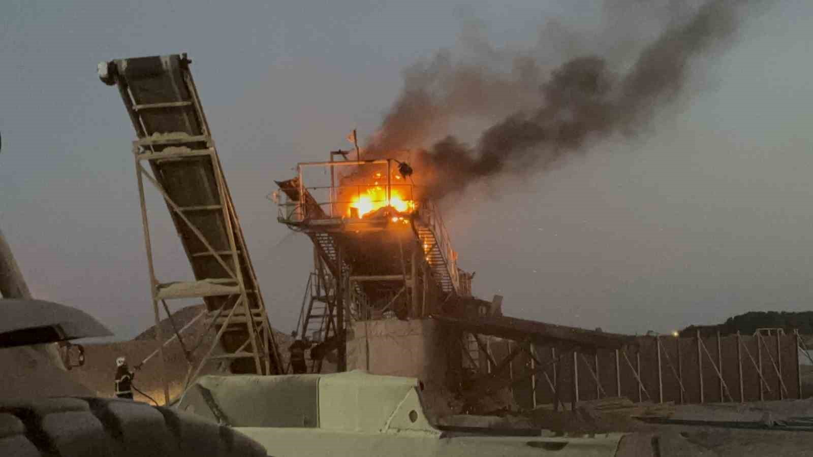 Meri&ccedil; Nehri&rsquo;nde helezon alev alev yandı
