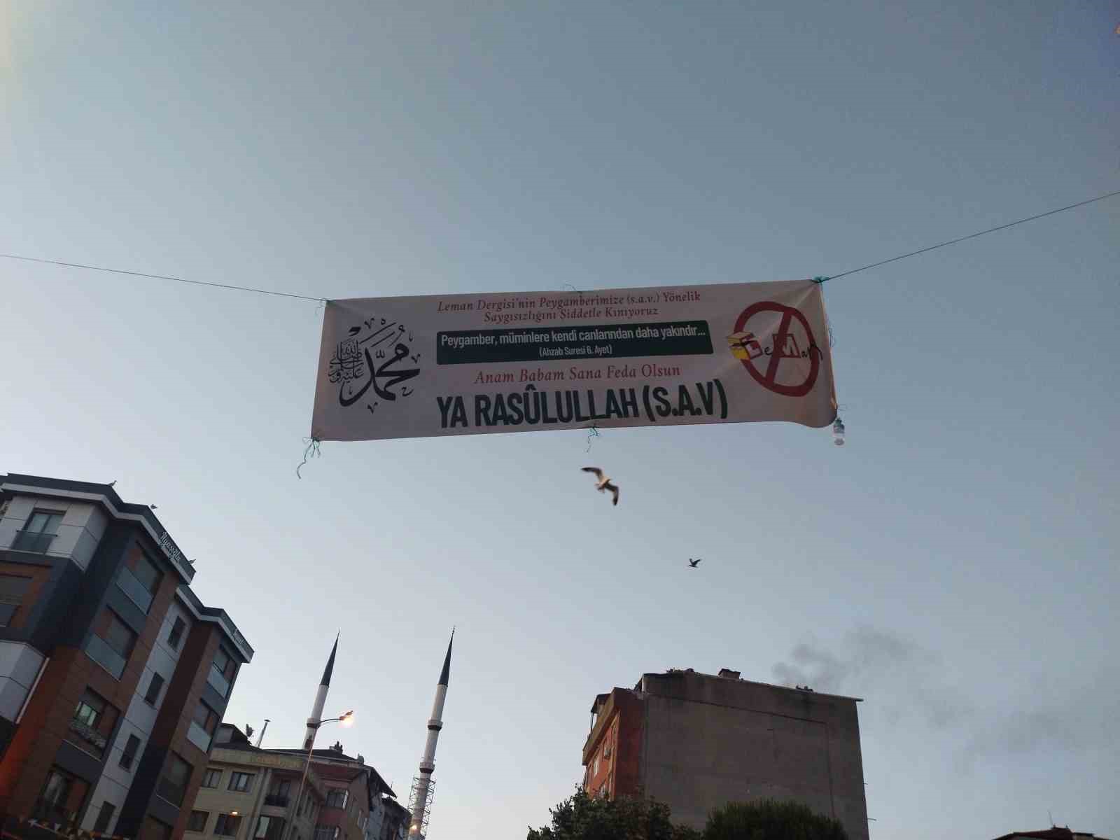 Peygamberimize yönelik karikatüre afişli protesto