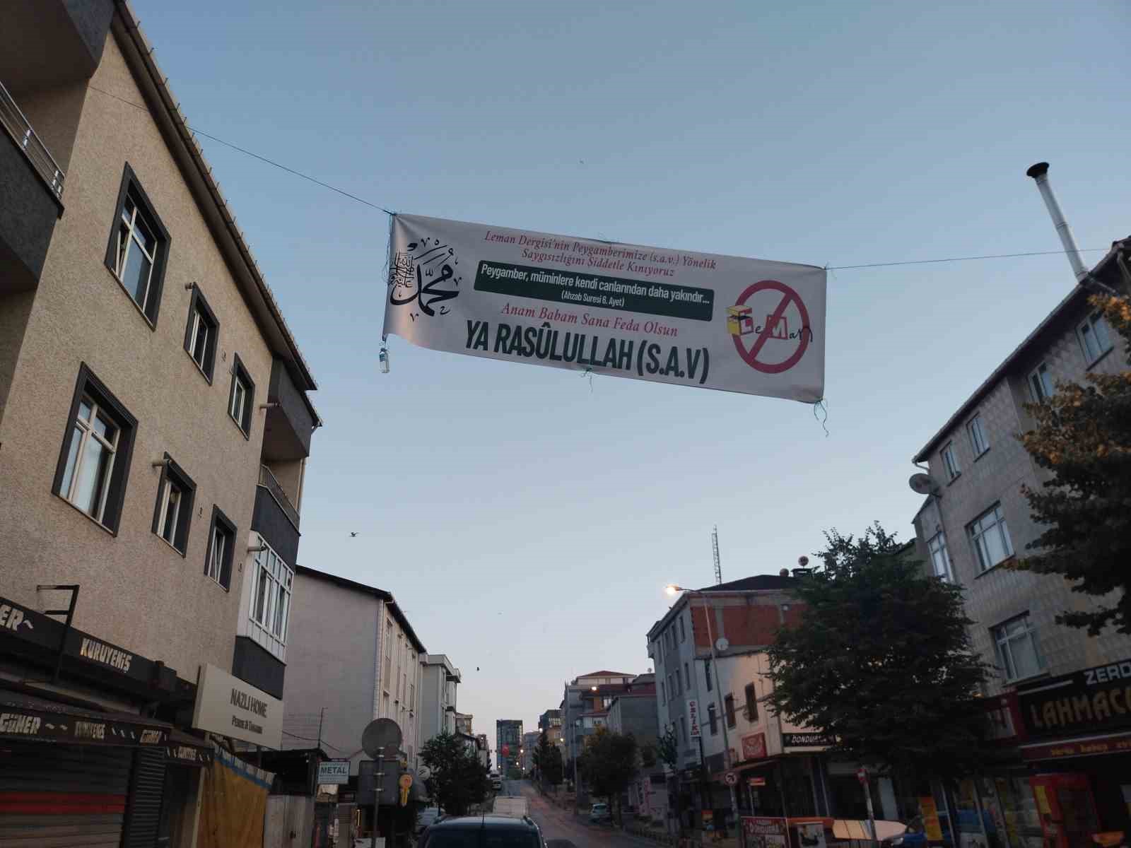 Peygamberimize y&ouml;nelik karikat&uuml;re afişli protesto
