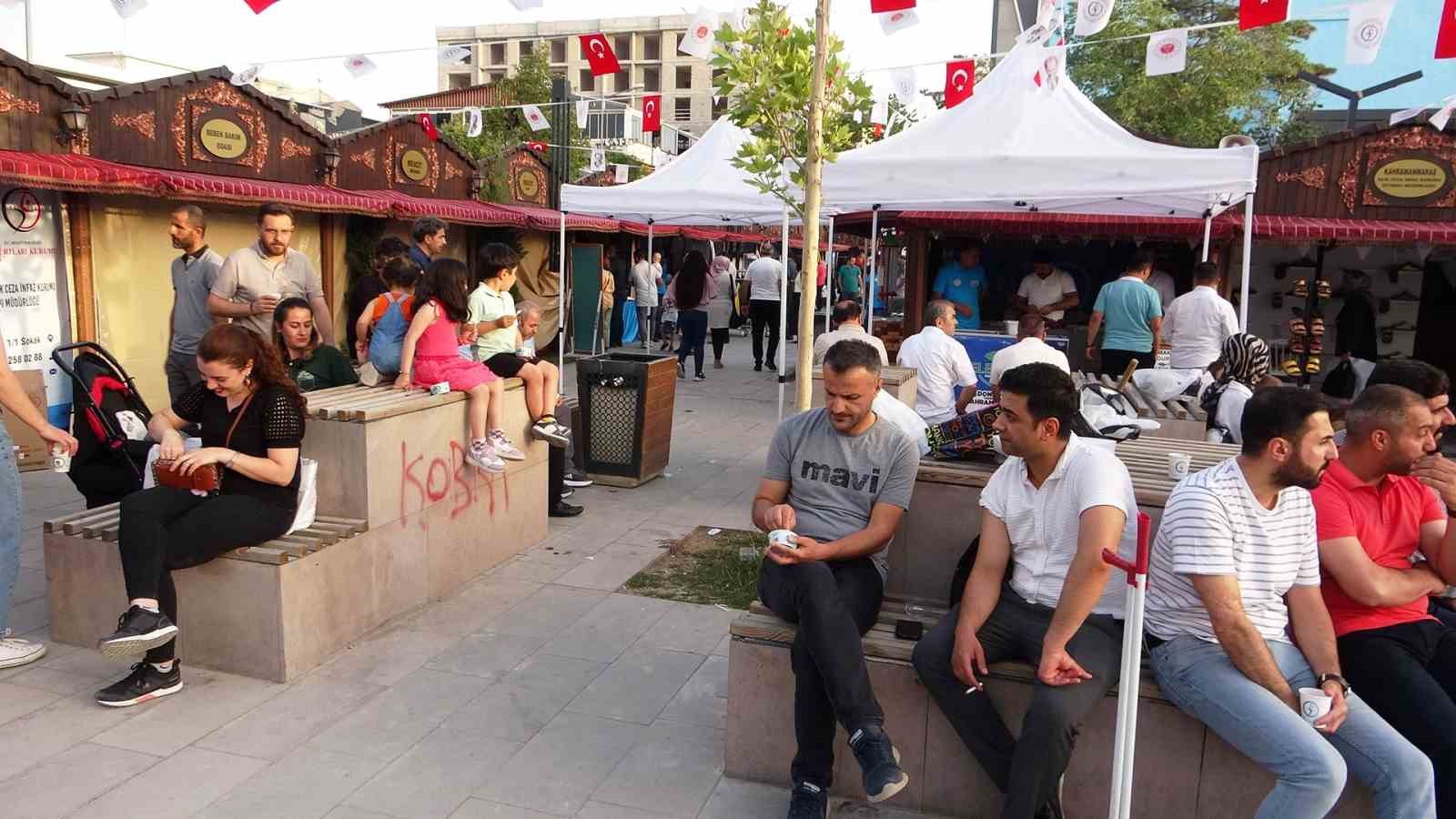 Van’da "İşyurtları Ürün ve El Sanatları Fuarı’nı 100 bin kişi ziyaret etti
