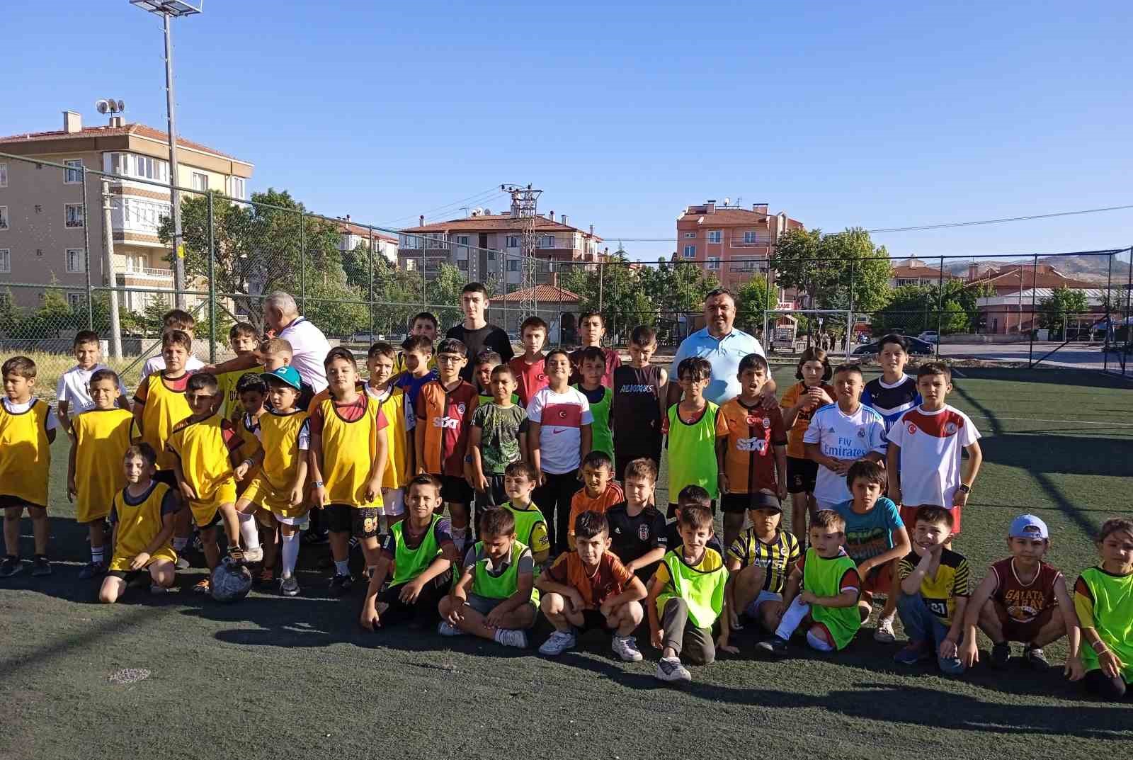 Çocuklara yönelik futbol kursu başladı