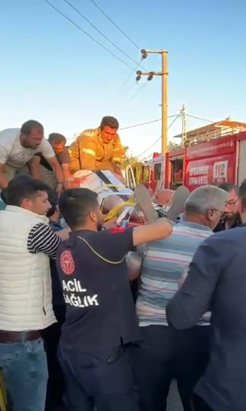 Minib&uuml;s park halindeki tıra &ccedil;arptı: 1 yaralı
