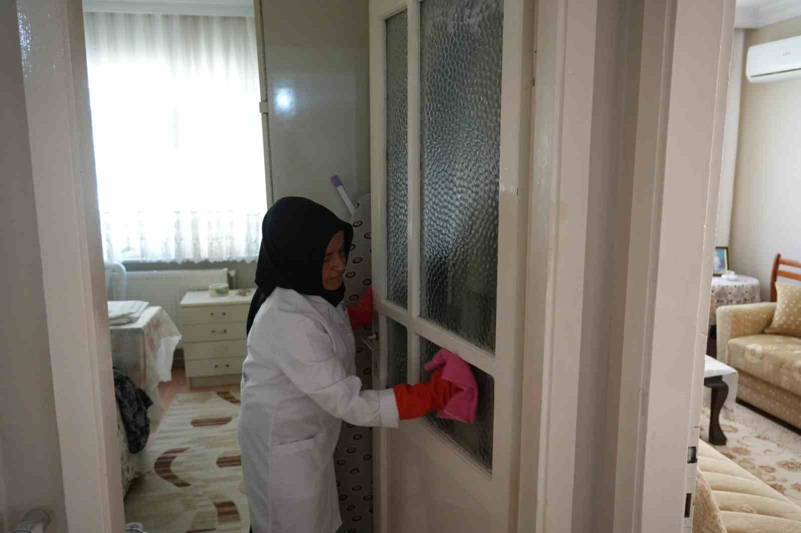 Gaziosmanpaşa&rsquo;da "Evde Temizlik" ve "Evde Berber" hizmetleri y&uuml;zleri g&uuml;ld&uuml;r&uuml;yor
