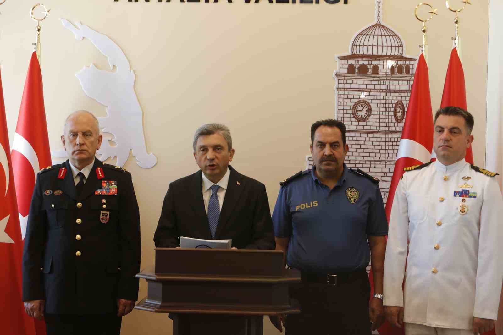 Antalya Valisi Şahin: "Antalya&rsquo;da son bir haftada 37 yangın &ccedil;ıktı, 52 hektar alan yandı"
