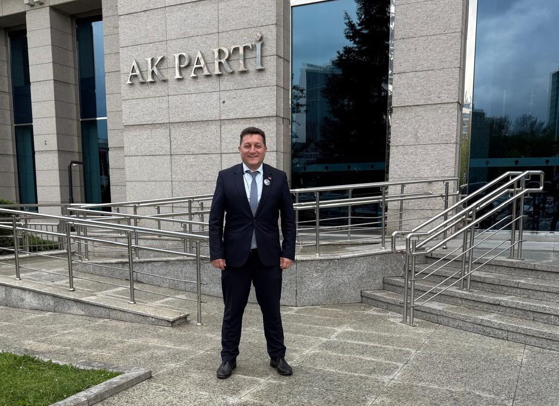 AK Parti Vezirköprü İlçe Başkanı Ali Faik Çamurcu görevinden istifa etti