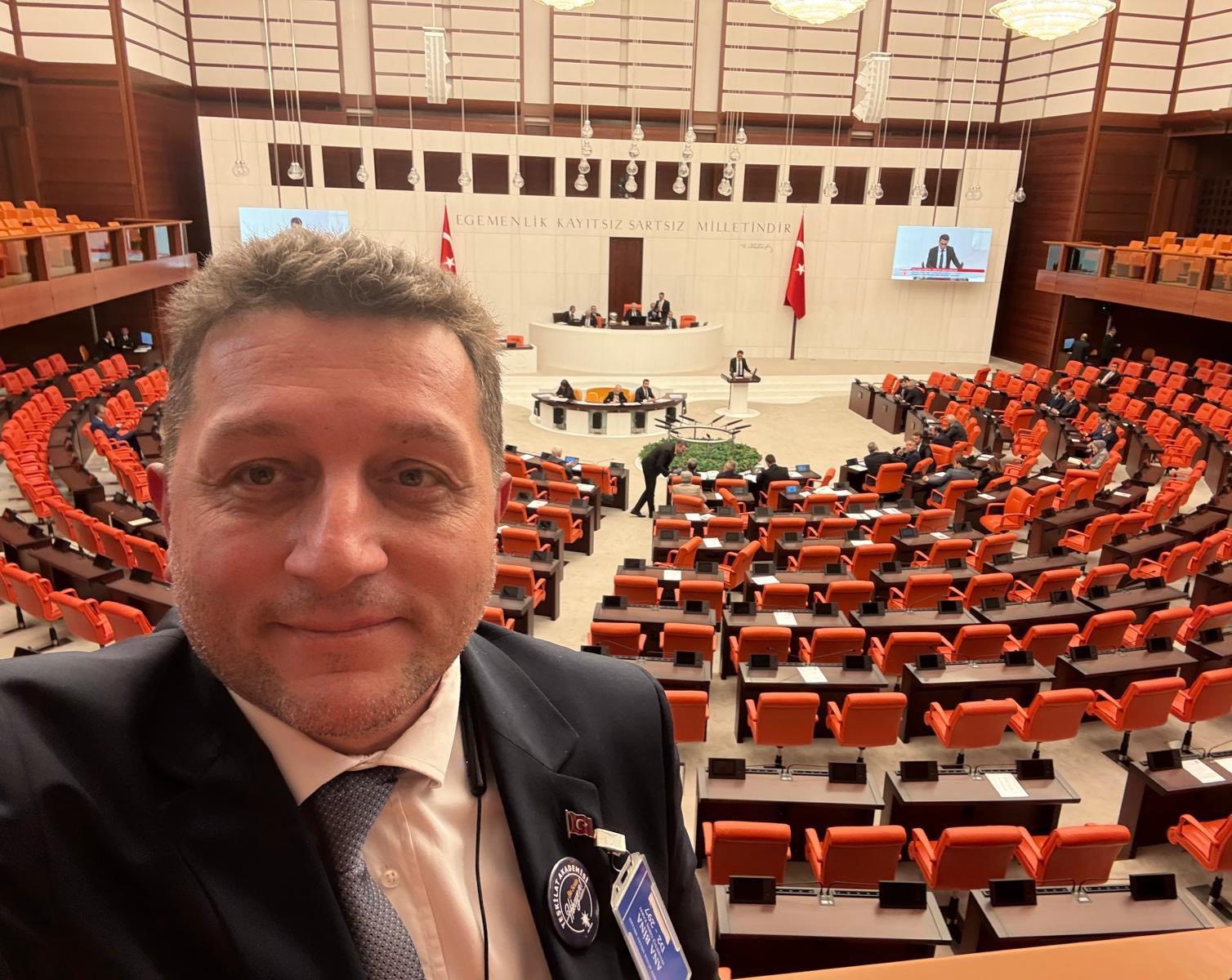 AK Parti Vezirk&ouml;pr&uuml; İl&ccedil;e Başkanı Ali Faik &Ccedil;amurcu g&ouml;revinden istifa etti
