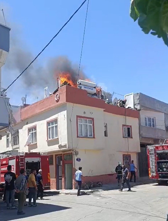 Nizip’te odunluk yangını paniğe neden oldu