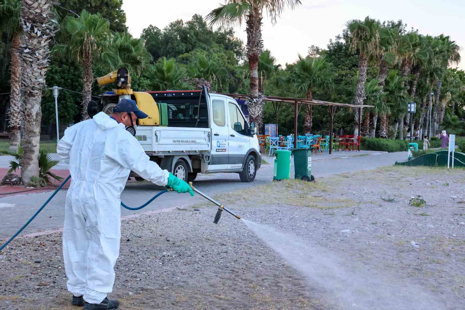 Antalya’da haşerelere karşı mücadele çalışmaları mesire alanlarında da sürüyor