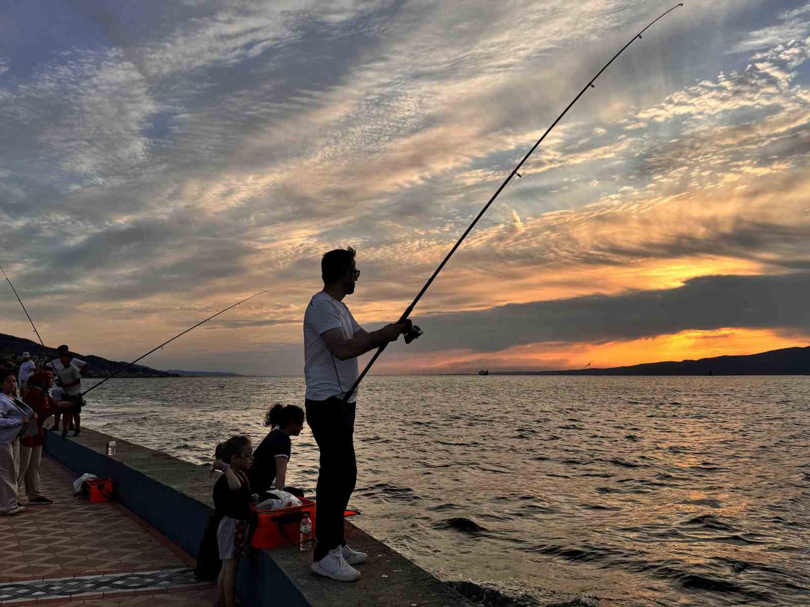 Sahilde şenlik, denizde yarış