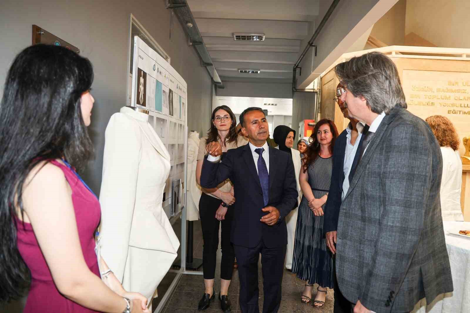 Moda Tasarımında Kalıp ve Model Geliştirme Programı yeni mezunlarını verdi
