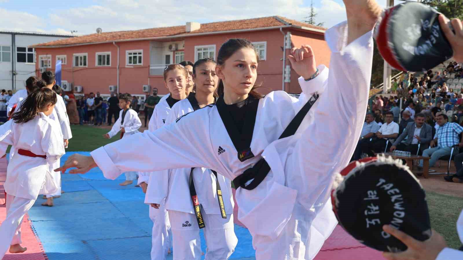 Ayak bağları koptu, spordan kopamadı
