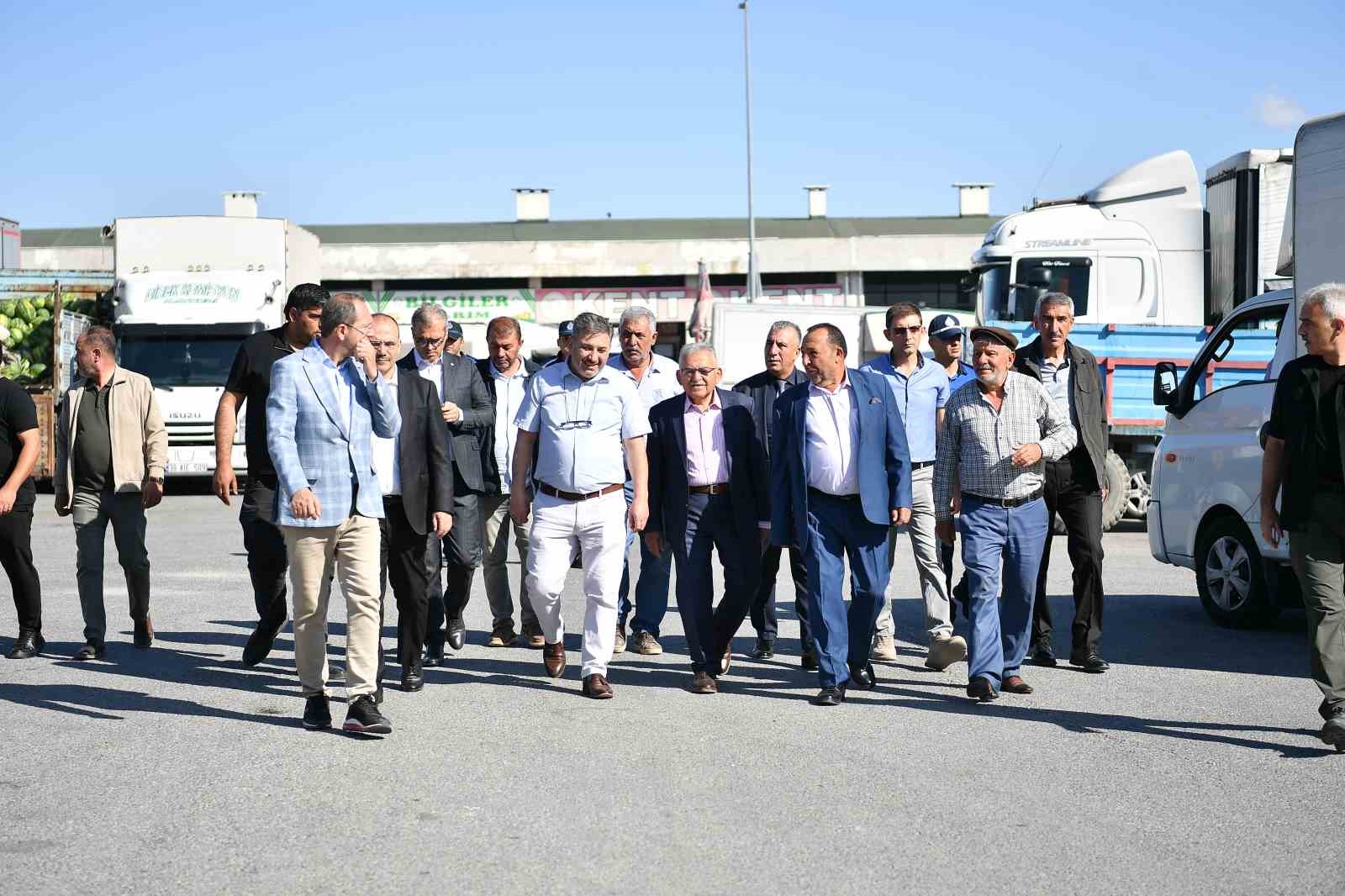 Başkan B&uuml;y&uuml;kkılı&ccedil;&rsquo;tan Kayseri Hal Kompleksi&rsquo;ne sabah ziyareti
