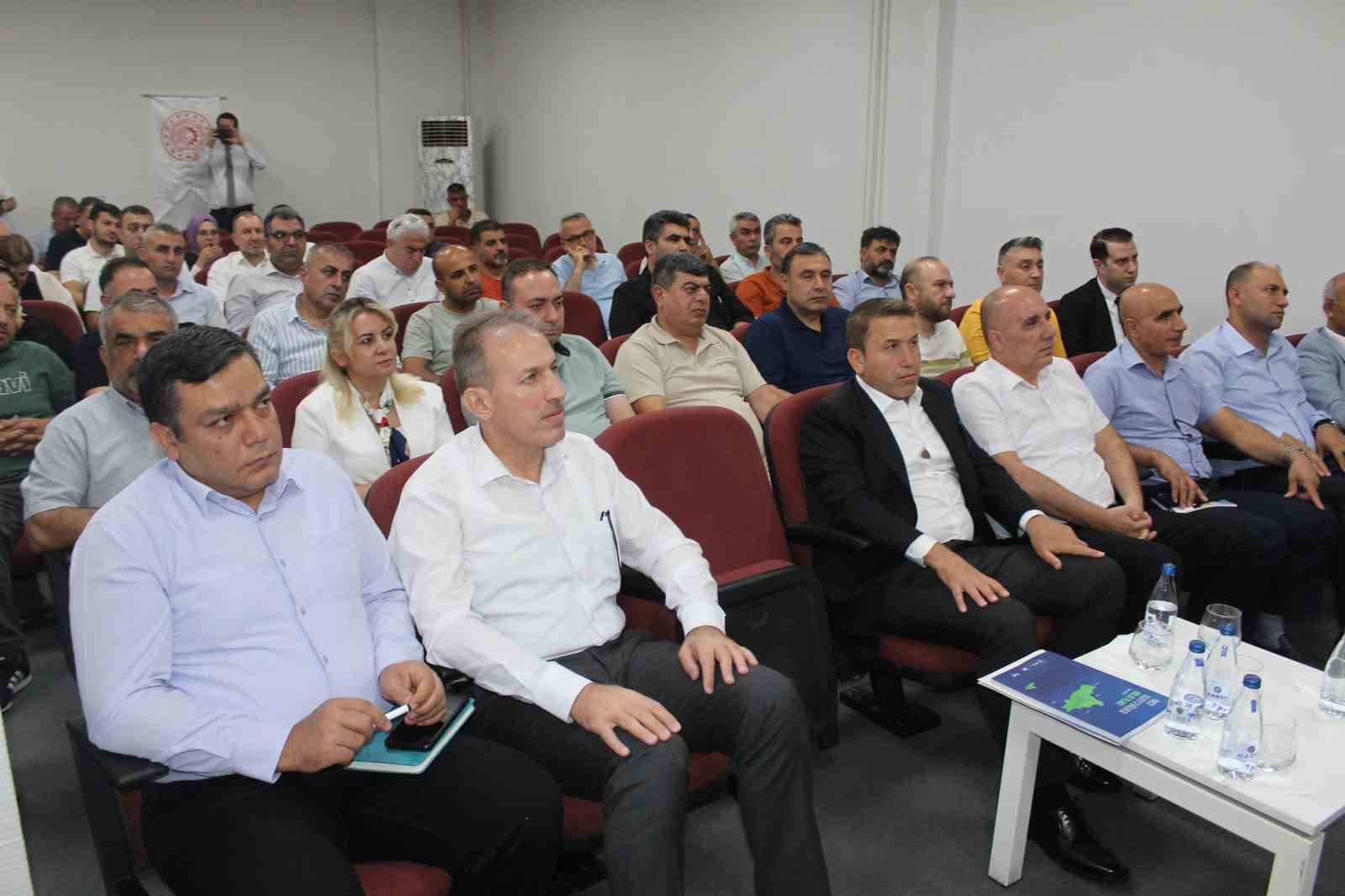 Siirt&rsquo;te "T&uuml;rkiye Y&uuml;zyılı Kalkınma Hamlesi" toplantısı d&uuml;zenledi
