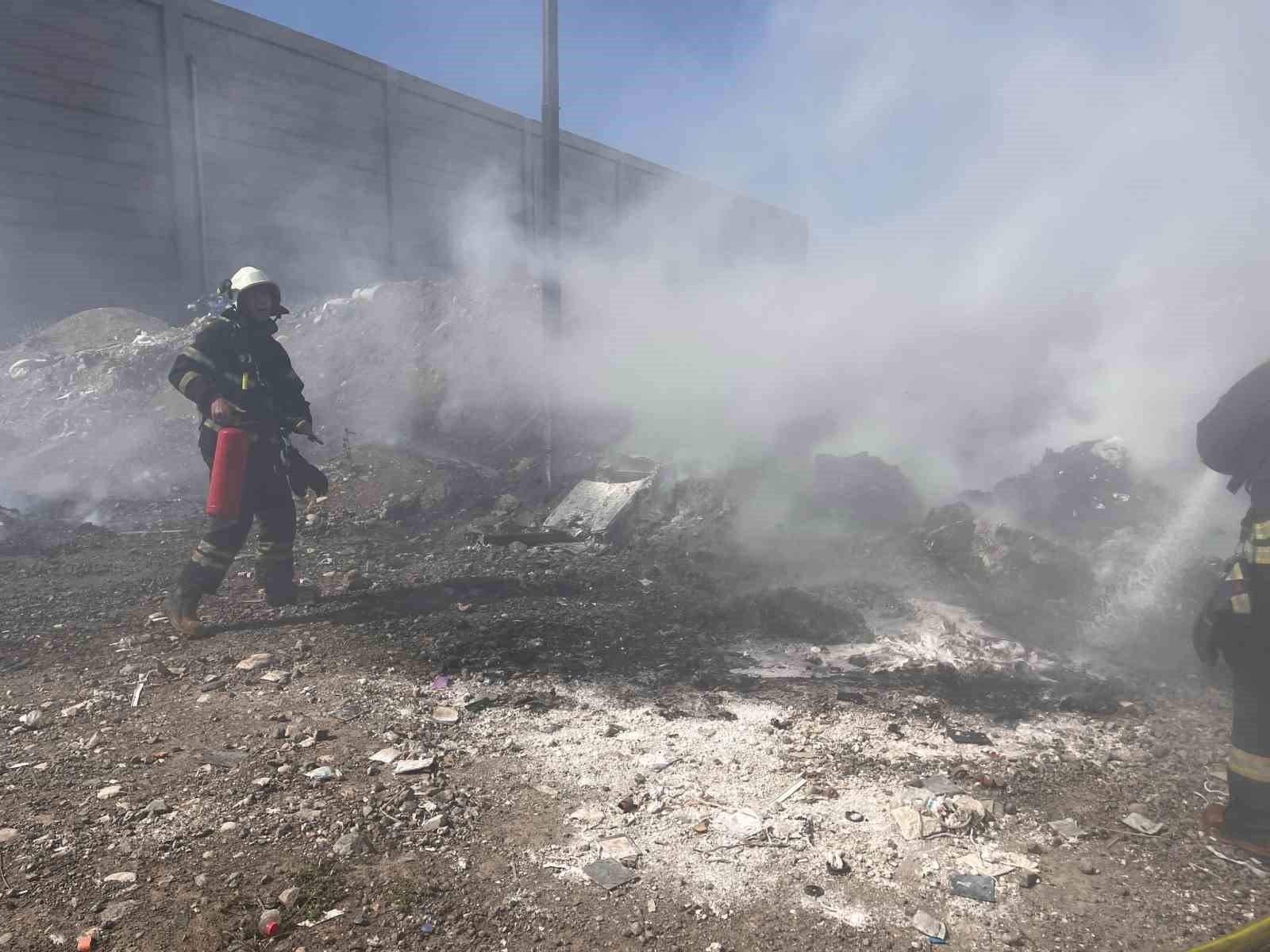Kahramanmaraş&rsquo;ta atık yangını
