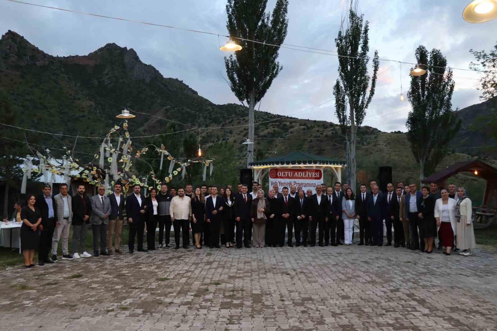 Oltu adliyesinde duygusal veda