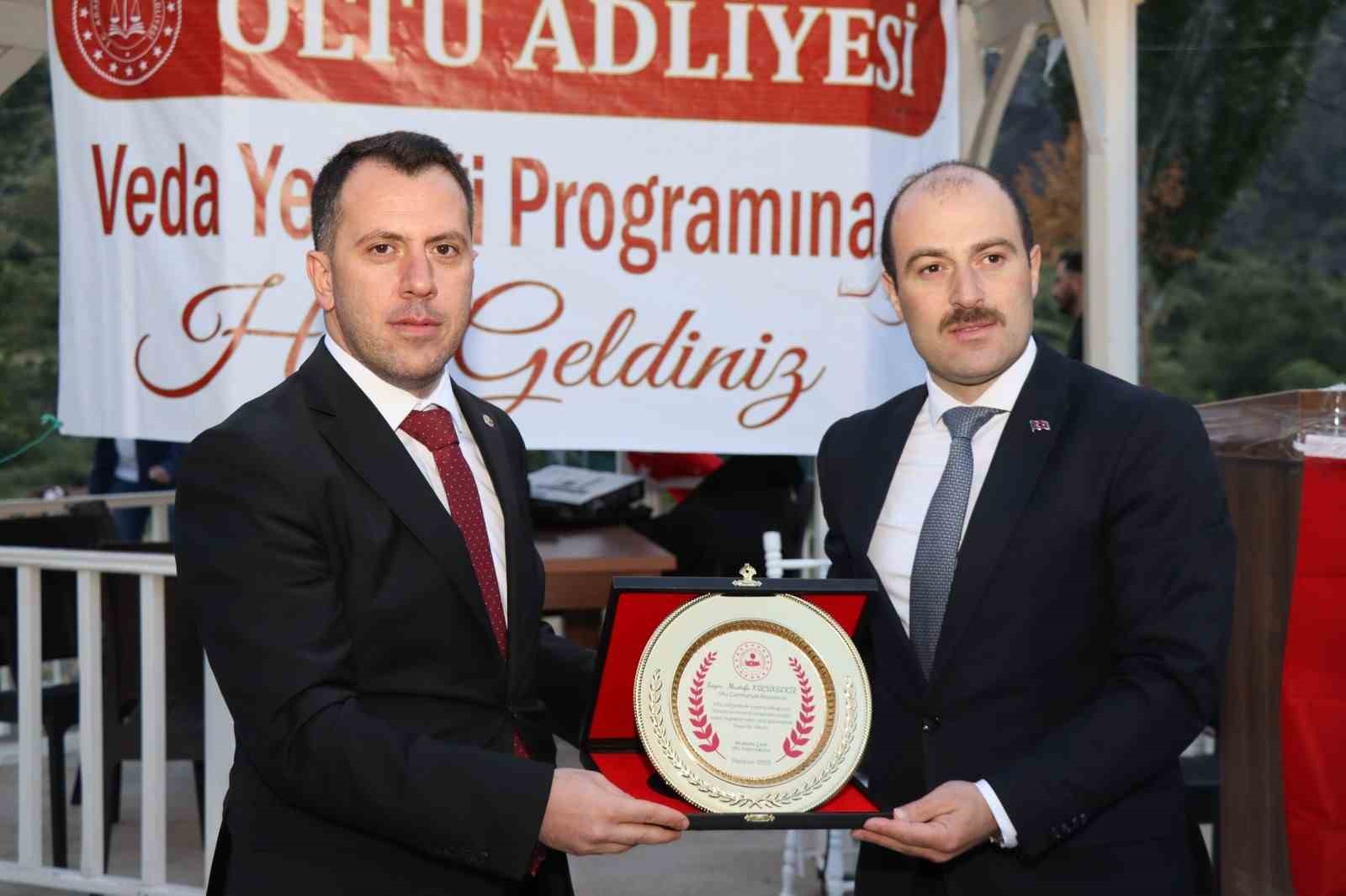 Oltu adliyesinde duygusal veda
