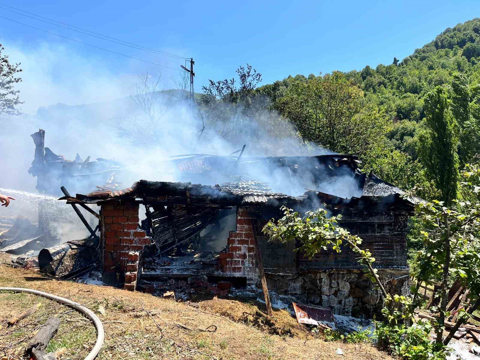 K&ouml;m&uuml;rl&uuml;kte &ccedil;ıkan yangın paniğe neden oldu
