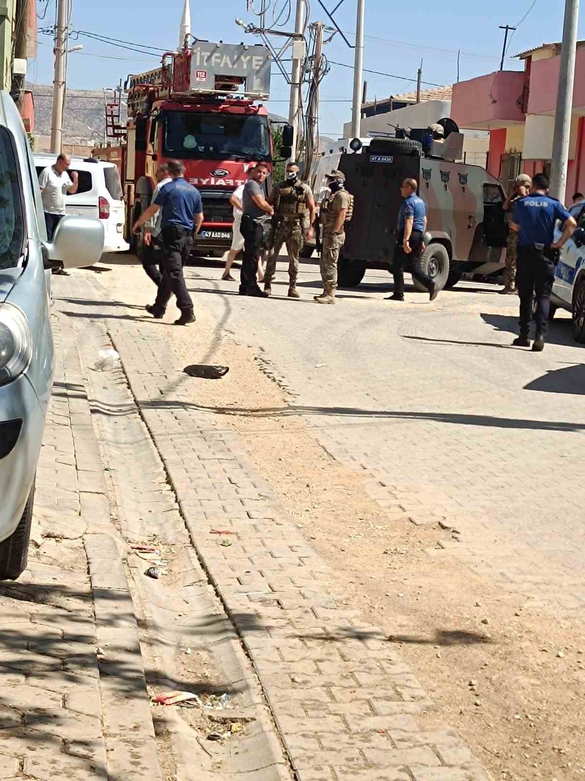 Mardin&rsquo;de eşi ve iki &ccedil;ocuğunu rehin alan şahıs ikna edildi
