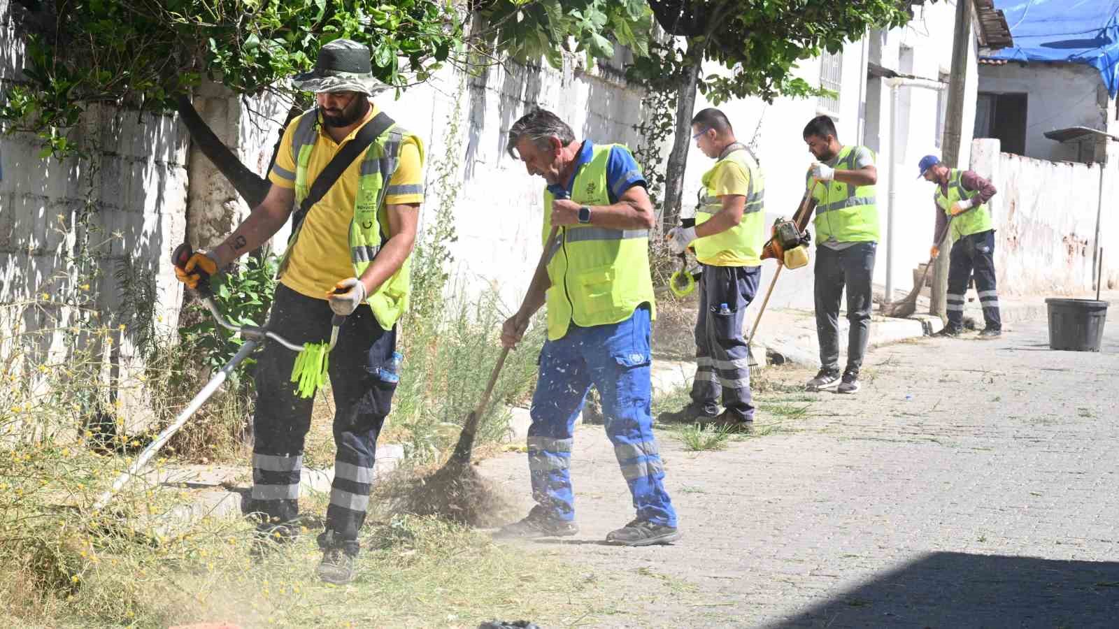 Umurlu&rsquo;da temizlik &ccedil;alışması

