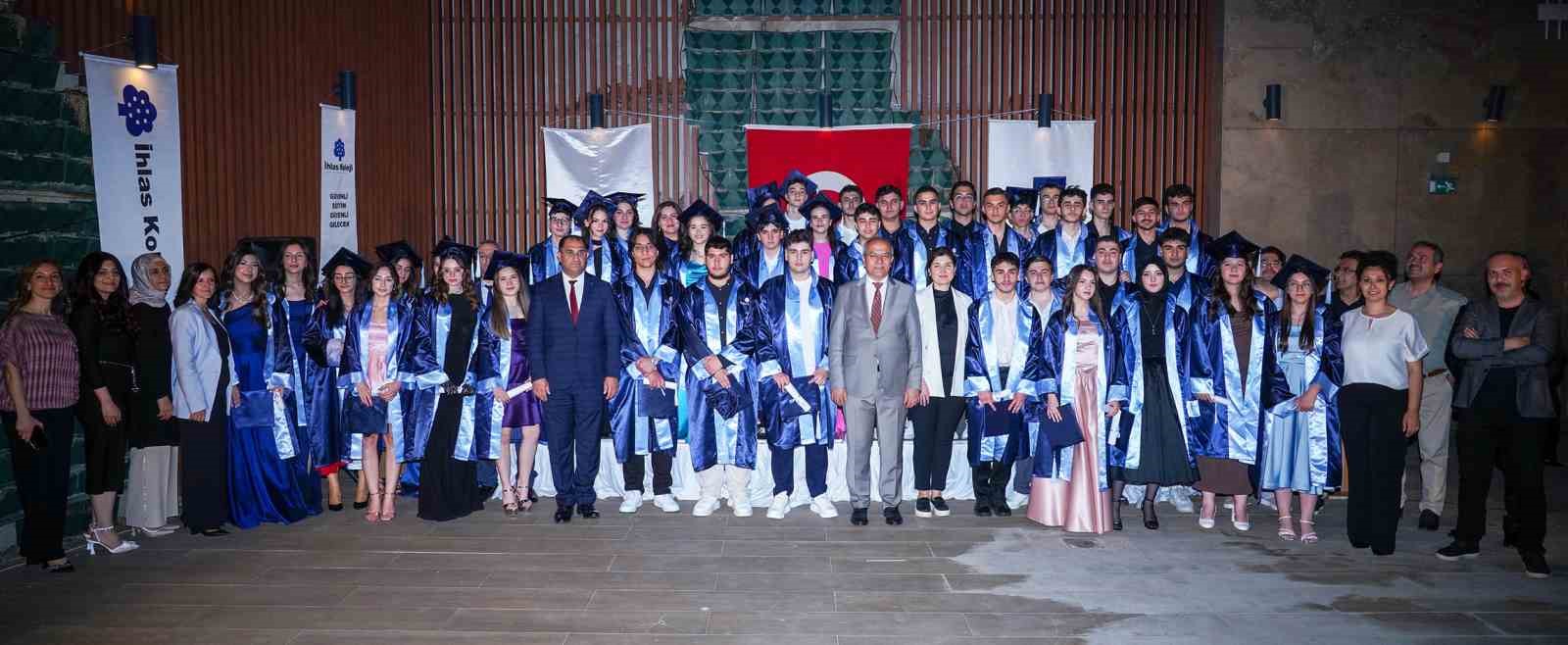 İhlas Koleji öğrencileri mezuniyet coşkusunu yaşadı
