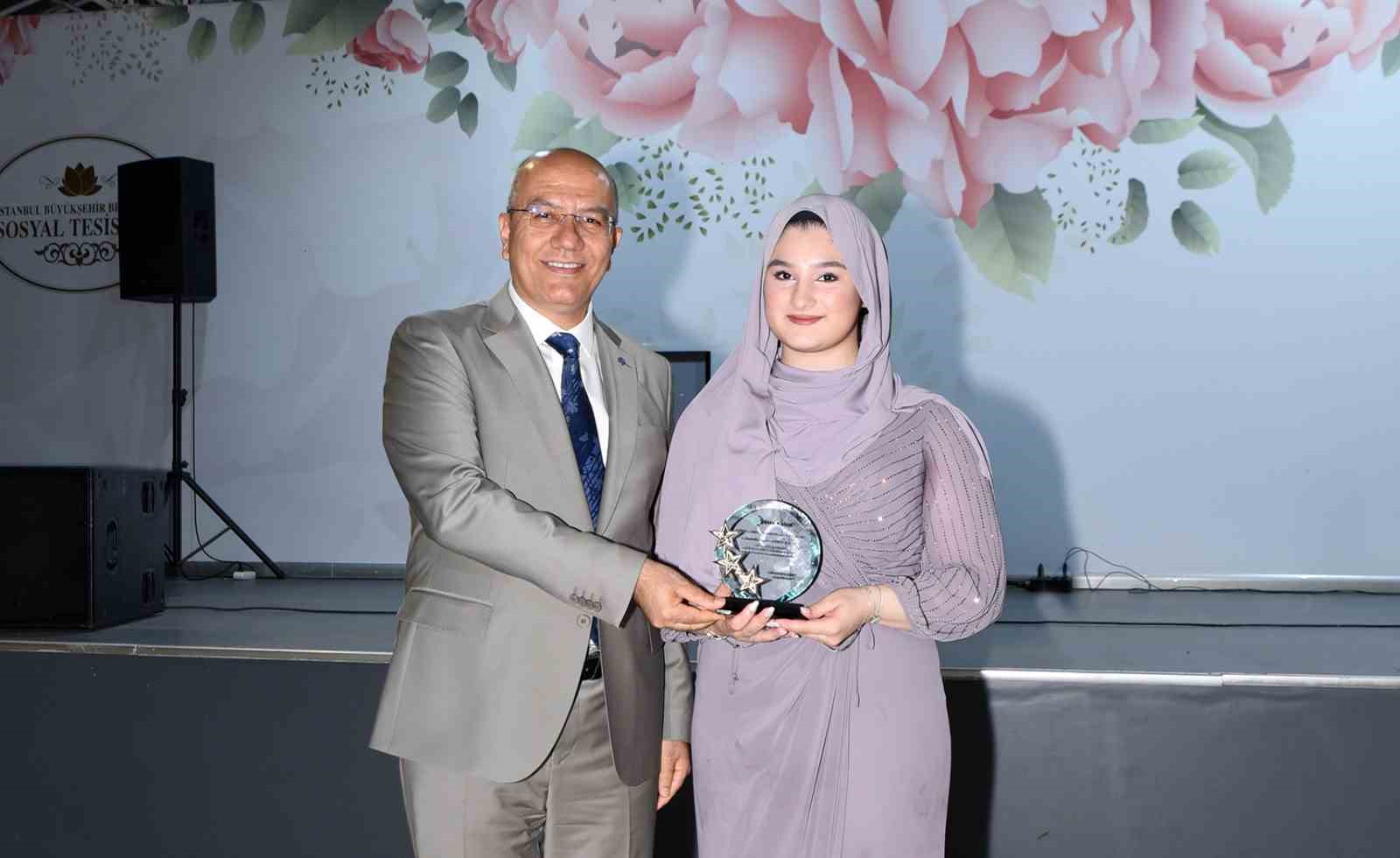 İhlas Koleji &ouml;ğrencileri mezuniyet coşkusunu yaşadı
