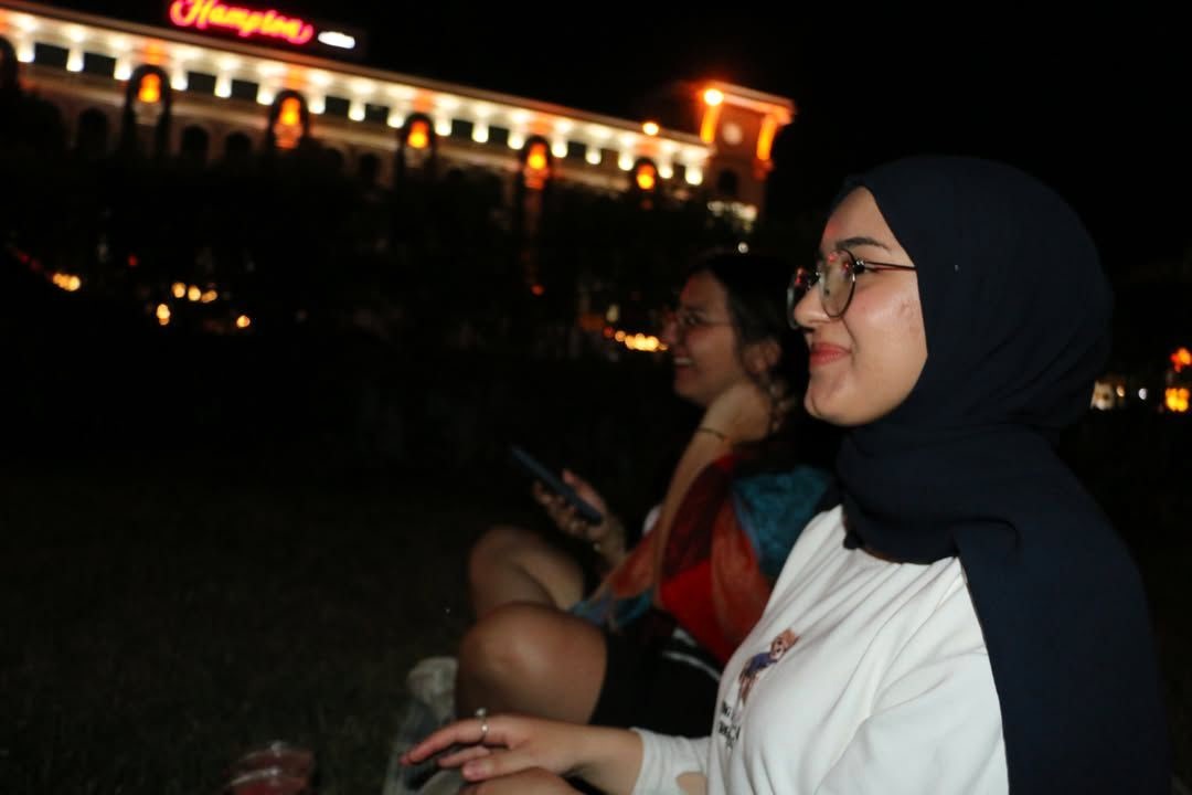 SUB&Uuml;&rsquo;de final sınavları sonrası a&ccedil;ık havada sinema keyfi
