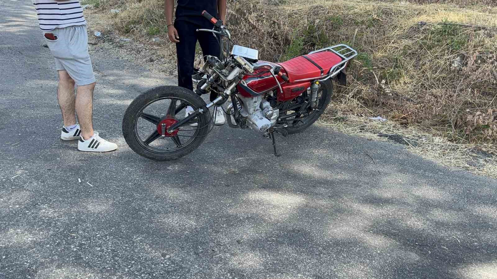 Kamyona çarpan motosikletli yaralandı