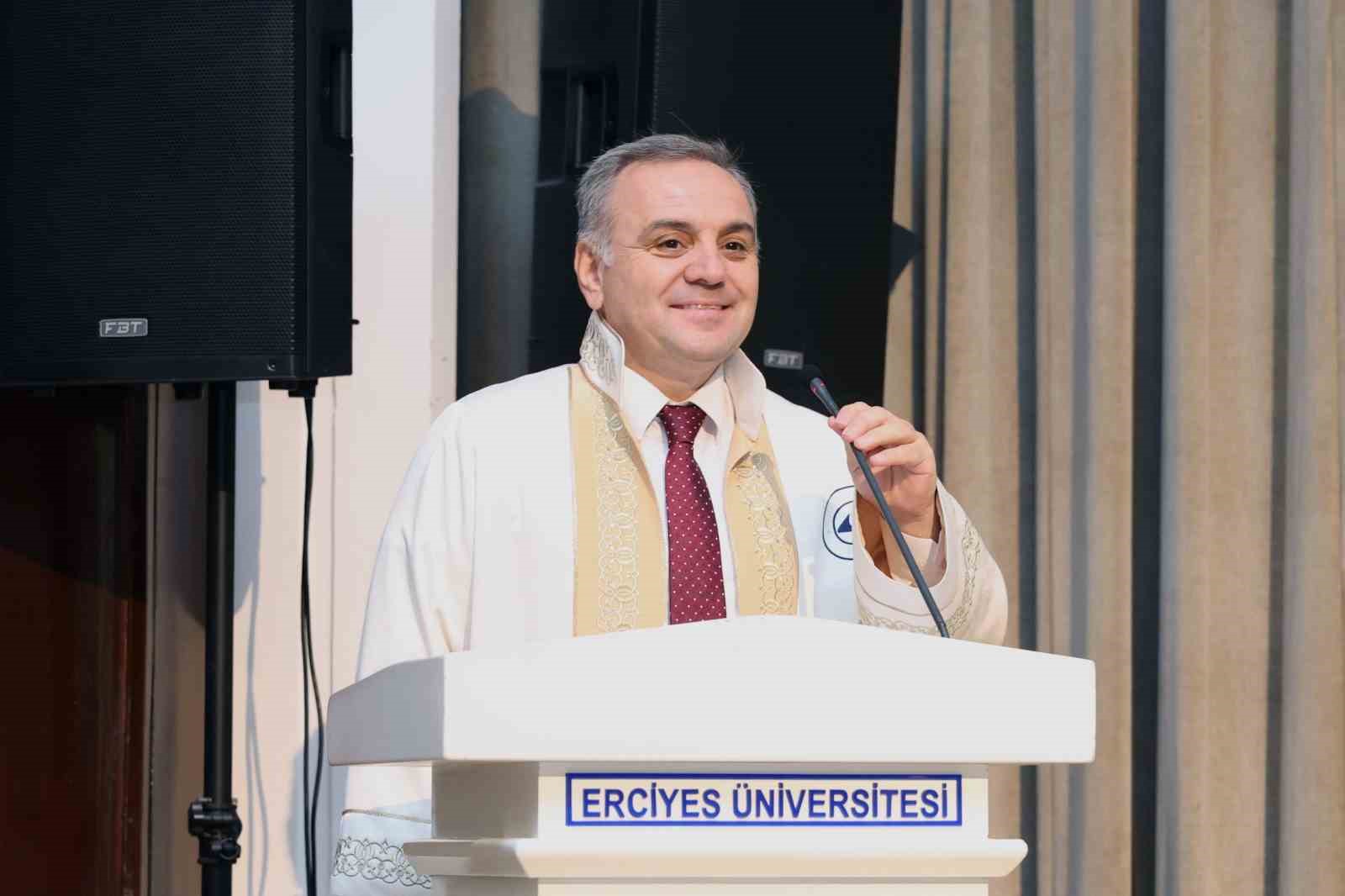 ER&Uuml; Fen Fak&uuml;ltesi 2024-2025 mezunlarını verdi
