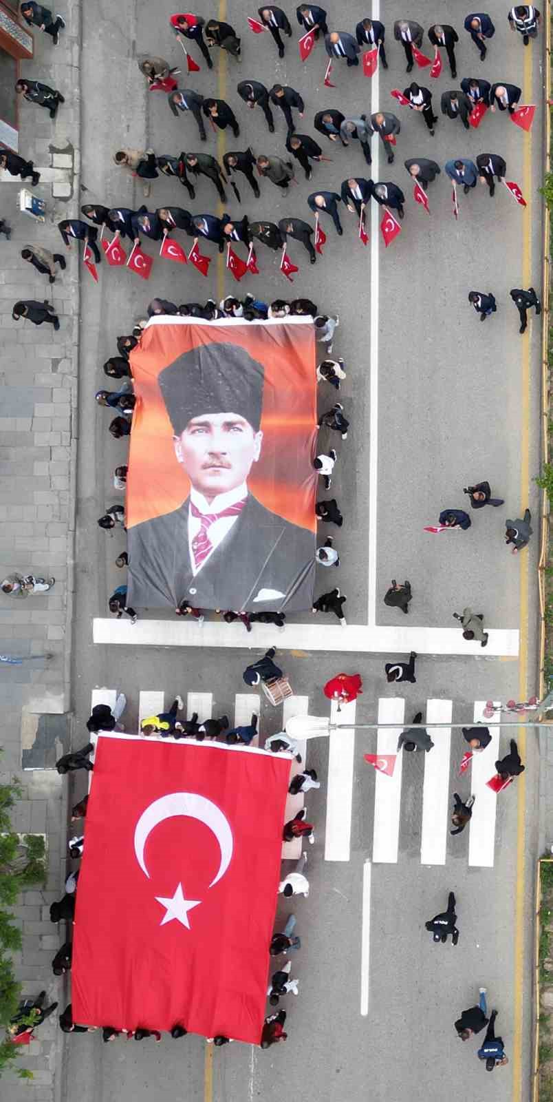 Başkan Sekmen; "Milli m&uuml;cadele ruhunu s&uuml;rekli diri tutmamız gerekiyor"
