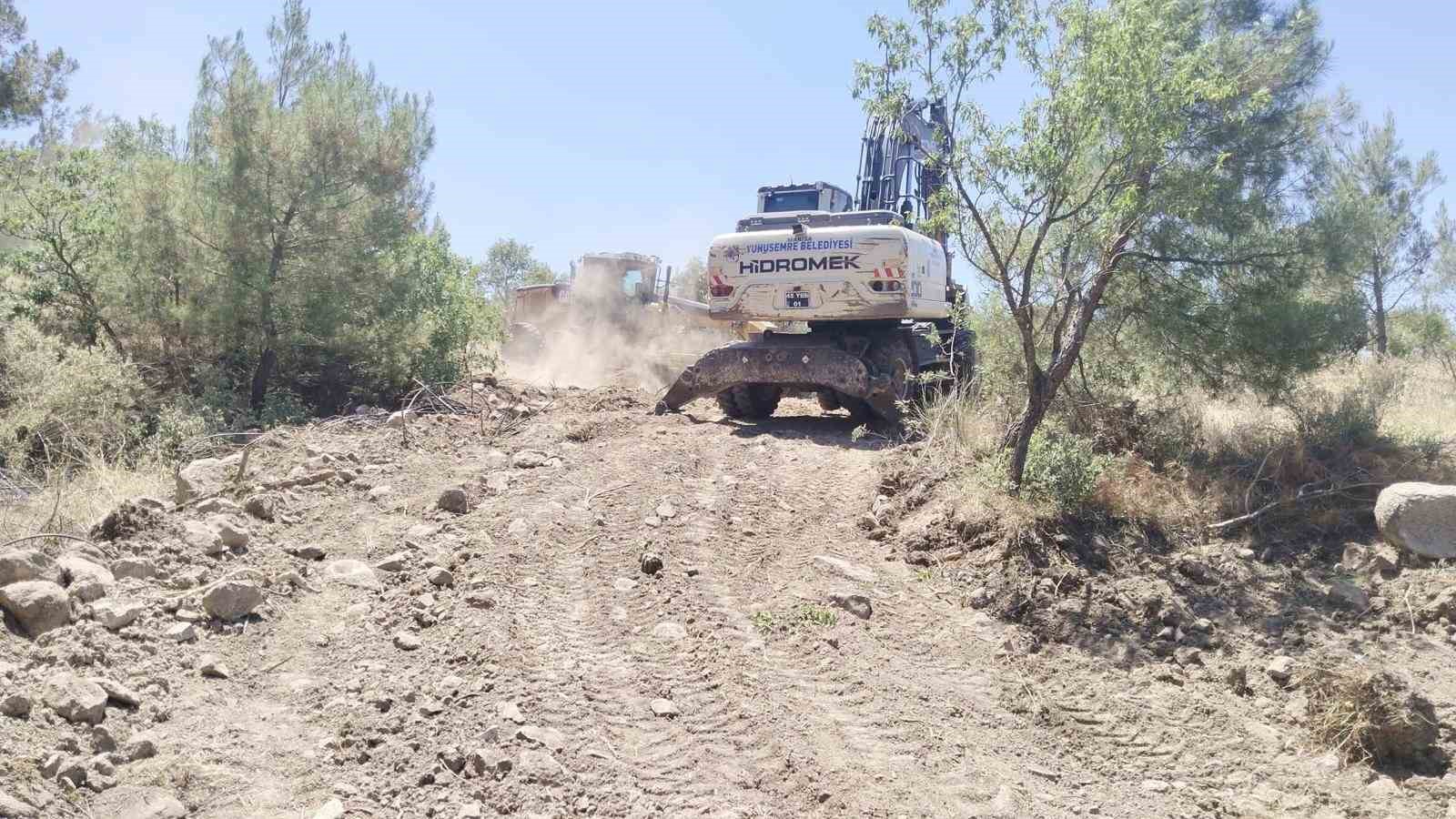Yunusemre’de özel ağaçlandırma alanlarına bakım